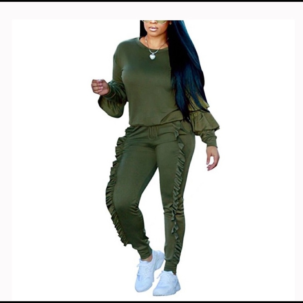 ♨️FLASH♨️CUTE! Army Green Ruffle Jogger Set🎆NWOT